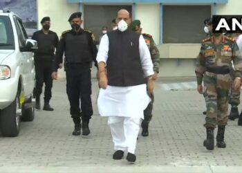 പ്രതിരോധ മന്ത്രി, കരസേനാ മേധാവി, സി.ഡി.എസ് എന്നിവർ ലഡാക്കിലേക്ക് യാത്രതിരിച്ചു : നിർണായക സന്ദർശനം