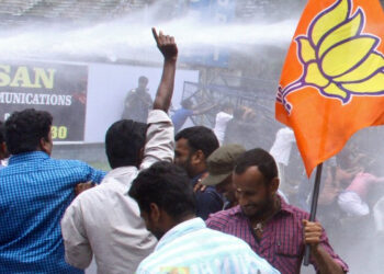 സ്വര്‍ണ്ണക്കടത്ത് മുഖ്യമന്ത്രി രാജിവെയ്ക്കണം:  യുവജന പ്രതിഷേധത്തില്‍  തിളച്ചുമറിഞ്ഞ് കേരളം