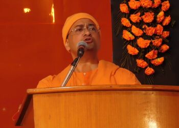 ബംഗാളിൽ ബിജെപിയുടെ ഭാവി ഇദ്ദേഹത്തിലാണ് : യോഗിക്കു ശേഷം കരുത്തനായൊരു ഹിന്ദു സന്യാസിവര്യന്റെ ഉദയമെന്ന് മാധ്യമങ്ങൾ