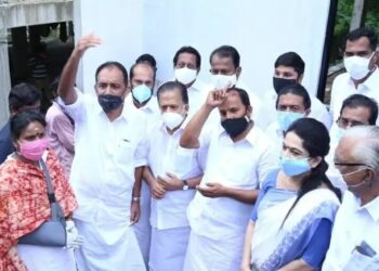 “ലൈഫ് മിഷൻ കെട്ടിടം കാറ്റടിച്ചാൽ മറിഞ്ഞു വീഴും” : താമസിക്കുന്നവർ ആദ്യം ഇൻഷുറൻസ് എടുക്കണമെന്ന് രമേശ് ചെന്നിത്തല