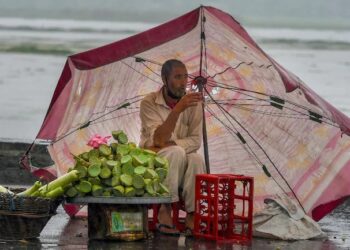 ഗുജറാത്തിൽ കനത്ത പേമാരി : ഒൻപത് മരണം, 1,900 പേരെ ഒഴിപ്പിച്ചു