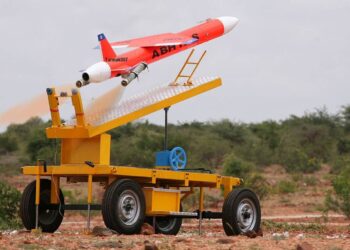 പ്രതിരോധ രംഗത്ത് കുതിച്ചുയർന്ന് ഇന്ത്യ : പുതിയ ഹൈ സ്പീഡ് എക്സ്പെന്റബിൾ ഏരിയൽ ടാർജെറ്റ് ഡ്രോൺ ‘അഭ്യാസ്’ വിജയകരമായി പരീക്ഷിച്ചു