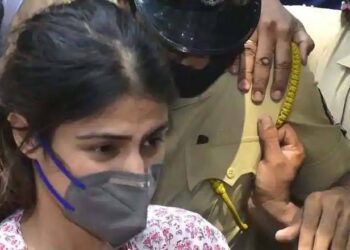 സുശാന്ത് രജ്പുതിൻറെ ദുരൂഹ മരണം : മുൻകാമുകി റിയാ ചക്രബർത്തി അറസ്റ്റിൽ