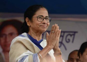 തിരഞ്ഞെടുപ്പ് അടുത്തു : ഹിന്ദു പൂജാരിമാർക്ക് മാസം 1,000 രൂപ സ്റ്റൈപ്പൻഡ് പ്രഖ്യാപിച്ച് മമതാ ബാനർജി