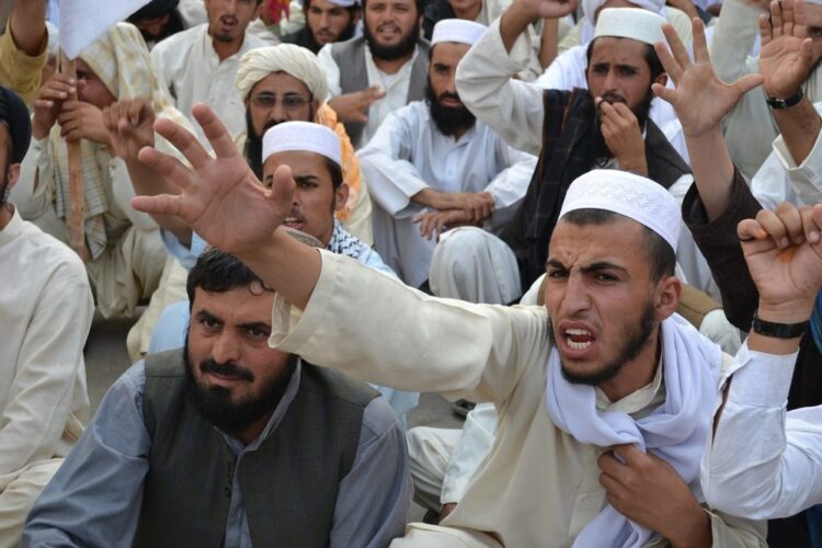 epa03397727 People shout slogans during a protest against an anti-Islam video, in Quetta, Pakistan, 14 September 2012. The Pakistani parliament passed a resolution on 13 September condemning an anti-Islamic video that has sparked outrage across the Muslim world, and urged the US to take appropriate action. Lawmakers expressed their anger hours after the Foreign Ministry said in a statement that the video had hurt the people of Pakistan and Muslims across the world. The secretary general 'calls for calm and restraint, and stresses the need for dialogue', the UN said in a statement released online late 13 September.  EPA/MUSA FARMAN