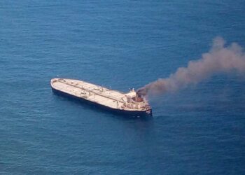 The New Diamond, a very large crude carrier (VLCC) chartered by Indian Oil Corp (IOC), that was carrying the equivalent of about 2 million barrels of oil, is seen after a fire broke out off east coast of Sri Lanka September 3, 2020. Sri Lankan Airforce media/Handout via REUTERS ATTENTION EDITORS - THIS IMAGE WAS PROVIDED BY A THIRD PARTY. NO RESALES. NO ARCHIVES.