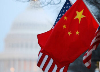 The People's Republic of China flag and the U.S. Stars and Stripes fly along Pennsylvania Avenue near the U.S. Capitol in Washington during Chinese President Hu Jintao's state visit, January 18, 2011. Hu arrived in the United States on Tuesday for a state visit with U.S. President Barack Obama that is aimed at strengthening ties between the world's two biggest economies. REUTERS/Hyungwon Kang (UNITED STATES - Tags: POLITICS)