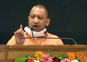 ‘കുറ്റവാളികൾ കർശനമായി ശിക്ഷിക്കപ്പെടും’ : ഹത്രാസ് പെൺകുട്ടിയുടെ കുടുംബത്തിന് 25 ലക്ഷം സഹായധനം, അന്വേഷണത്തിന് സ്പെഷ്യൽ ടീം രൂപീകരിച്ച് പ്രഖ്യാപിച്ച് യോഗി ആദിത്യനാഥ് 