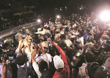കഥകള്‍ ഒന്നൊന്നായി പൊളിയുന്നു, ഹത്രാസിലെ പെണ്‍കുട്ടിയുടെ കൊലപാതകം രാഷ്ട്രീയമായി ഉപയോഗിക്കാന്‍ ഗൂഢനീക്കങ്ങള്‍, പെണ്‍കുട്ടി പീഡിപ്പിക്കപ്പെട്ടില്ലെന്ന് സ്ഥിരീകരിച്ചു