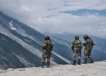 ‘ഇന്ത്യ എങ്ങനെയാണ് പെരുമാറിയതെന്ന് അദ്ദേഹം പോയി പറയട്ടെ’ കാശ്മീര്‍ അതിര്‍ത്തി കടന്ന് ഇന്ത്യയിലേക്ക് എത്തിയ ചൈനീസ് സൈനികനെ സുരക്ഷിതനായി തിരികെവിട്ട് ഇന്ത്യന്‍ സൈന്യം