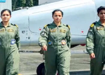 നാവികസേനയില്‍ വിമാനം പറത്താന്‍ തയ്യാറായി ഈ മൂന്ന് വനിതകൾ ; പരിശീലനം പൂര്‍ത്തിയാക്കി ശുഭാംഗിയും ശിവാംഗിയും ദിവ്യയും