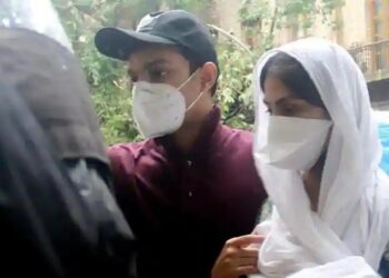 ലഹരിമരുന്ന് കേസ് : ബോളിവുഡ് താരം റിയ ചക്രബർത്തിയുടെയും സഹോദരൻ ഷൗവിക്കിന്റെയും കസ്റ്റഡി ഒക്ടോബർ 20 വരെ നീട്ടി