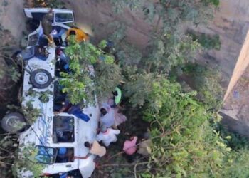 മഹാരാഷ്ട്രയിൽ ട്രാവലർ നദിയിലേക്കു മറിഞ്ഞ് അപകടം : അഞ്ച് മലയാളികൾ മരിച്ചു