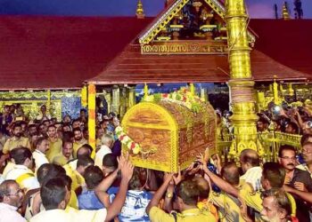 തങ്ക അങ്കി ഘോഷയാത്ര സന്നിധാനത്തെത്തി : മണ്ഡലപൂജ നാളെ