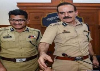 ബാറുകളില്‍ നിന്ന് പണം പിരിക്കാന്‍ പോലീസുകാരെ നിയോഗിച്ചു, മുംബൈ പോലീസ് കമ്മീഷണറുടെ ലെറ്റര്‍ ബോംബ് :ശിവസേന എന്‍സിപി സര്‍ക്കാര്‍ താഴെ വീഴുമോ