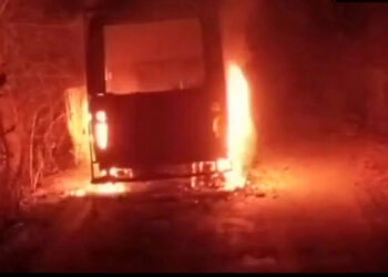 ബംഗാളിൽ തെരഞ്ഞെടുപ്പ് വാഹനത്തിന് തീ പിടിച്ചു; പിന്നിൽ ദുരൂഹതയെന്ന് ആരോപണം