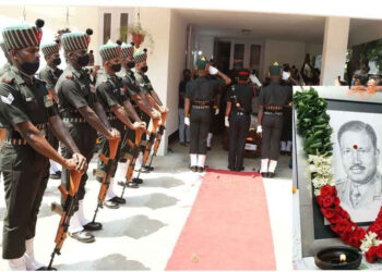 നിർണ്ണായക നീക്കങ്ങളിലൂടെ ശത്രുവിൽ നിന്നും പിടിച്ചെടുത്തത് മൂന്ന് പോയിന്റുകൾ, പിന്തിരിഞ്ഞോടിയ ശത്രുവിന് സംഘടിക്കാൻ അവസരം നൽകാതെ ഭസ്മീകരിച്ച യുദ്ധവീര്യം; മേജർ ജനറൽ ചിറ്റൂർ വേണുഗോപാൽ വിടവാങ്ങി