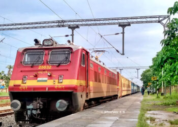 സൌമ്യമോഡൽ ആക്രമണം വീണ്ടും; രക്ഷയ്ക്കായി ട്രെയിനിൽ നിന്ന് ചാടിയ യുവതിയെ ആശുപത്രി തീവ്രപരിചരണ വിഭാഗത്തിൽ  പ്രവേശിപ്പിച്ചു