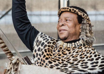 ആറ് ഭാര്യമാരും 28 മക്കളും; കൊട്ടാര സമാനമായ മന്ദിരങ്ങൾ; ഗോത്ര രാജാവിന്റെ അത്യാഡംബര ജീവിതം (വീഡിയോ)