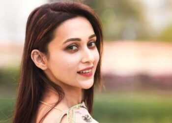 ഐഎഎസ് ഓഫീസര്‍ ചമഞ്ഞ് വ്യാജ വാക്‌സിനേഷന്‍; ക്യാമ്പിൽ കുടുങ്ങി സിനിമാ നടിയും എംപിയുമായ മിമിചക്രവര്‍ത്തിയും