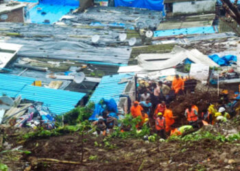മഹാരാഷ്ട്രയിലെ താനെയില്‍ കുന്നിടിഞ്ഞു വീണ് അപകടം; ഒരു കുടുംബത്തിലെ അഞ്ചു പേർ മരണമടഞ്ഞു