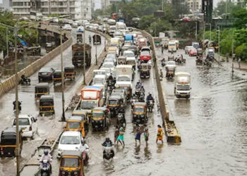 മുംബൈയിൽ മഴക്കെടുതിയിൽ 33 മരണങ്ങൾ; വ്യാപക നാശനഷ്ടം
