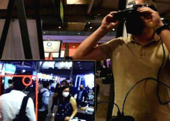 മകന് കാഴ്ചക്കുറവെന്ന് കണ്ടെത്തി; ഏഴു കോടി ചിലവാക്കി അത്ഭുത കണ്ണട നിർമ്മിച്ച് മാതാപിതാക്കൾ