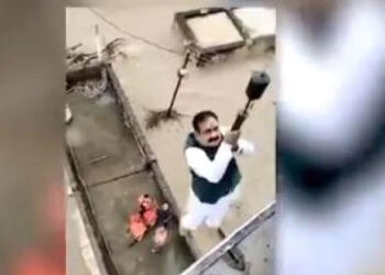 പ്രളയക്കെടുതി വിലയിരുത്തുന്നതിനിടെ മധ്യപ്രദേശ് ആഭ്യന്തരമന്ത്രി വെള്ളക്കെട്ടില് കുടുങ്ങി; ഒടുവിൽ വ്യോമസേനയുടെ ‘എയർലിഫ്റ്റ്’