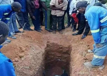 ക്രിസ്തുവിനെ പോലെ മൂന്നാം ദിനം ഉയിർത്തെഴുന്നേൽക്കുമെന്ന് പ്രഖ്യാപിച്ച് ജീവനോടെ കുഴിയിൽ കിടന്ന പാസ്റ്റർ മരിച്ചു; കുഴി വെട്ടിയവർക്കെതിരെ കേസ്