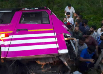 താനൂരില് പാലത്തില് നിന്ന് ബസ് താഴേക്ക് മറിഞ്ഞു; നിരവധിപേര്ക്ക് പരിക്ക്. അഞ്ചുപേരുടെ നില ഗുരുതരം