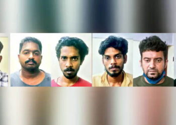 വാ​ഹ​ന പ​രി​ശോ​ധ​ന​ക്കി​ടെ 10.9 കിലോ കഞ്ചാവ്​ പിടികൂടി; ആറ് പേർ പിടിയിൽ