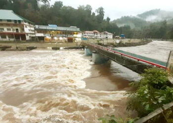 ദുരിതപ്പെയ്ത്തിൽ വിറങ്ങലിച്ച് കേരളം: 9 മരണം; ഉരുള്‍പൊട്ടലില്‍ നിരവധി പേരെ കാണാതായി; ആയിരങ്ങൾ ദുരിതാശ്വാസ ക്യാമ്പിൽ