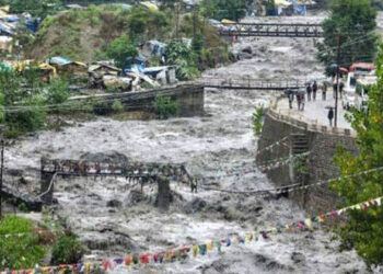 കനത്ത മഴയിൽ ഉത്തരാഖണ്ഡില്‍ വന്‍ നാശനഷ്ടം; അഞ്ച് മരണം; തീര്‍ത്ഥാടനം നിലച്ചു; സംസ്ഥാനത്തെ എല്ലാ സ്കൂളുകളും അടച്ചു