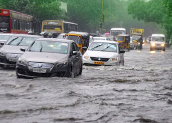 ന്യൂനമര്‍ദം ശക്തിപ്പെട്ടു: തമിഴ്​നാട്ടിലെ 16 ജില്ലകള്‍ക്ക്​ ‘റെഡ്​ അലര്‍ട്ട്​’; വെള്ളിയാഴ്​ച വിദ്യാലയങ്ങള്‍ക്ക്​ അവധി