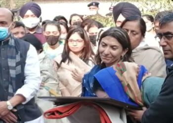 ‘അദ്ദേഹം ഒരു ഹീറോ ആയിരുന്നു, അദ്ദേഹമാണ് ഞങ്ങൾക്ക് പ്രചോദനം‘: ദേശസ്നേഹികൾക്ക് ആവേശമായി ബ്രിഗേഡിയർ ലിഡ്ഡറുടെ ഭാര്യയും മകളും