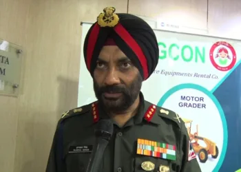 കരസേനയ്ക്കും വ്യോമസേനയ്ക്കും വെടിമരുന്ന് സൂക്ഷിക്കാൻ വമ്പൻ തുരങ്കങ്ങൾ വരുന്നു ; സേനയ്ക്ക് ഏറ്റവും വെല്ലുവിളിയായത് അടൽ ടണലിന്റെ നിർമ്മാണമെന്നും വെളിപ്പെടുത്തൽ