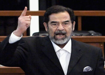 ‘പിടിക്കപ്പെടുന്ന സമയത്ത് സദ്ദാം കുഴിയിൽ ഒളിച്ചിരിക്കുകയായിരുന്നില്ല, സുബോധമില്ലാത്ത അവസ്ഥയിൽ മുറിക്കുള്ളിലായിരുന്നു‘: വെളിപ്പെടുത്തൽ