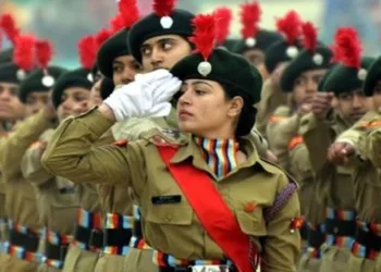 പെൺകുട്ടികൾക്ക് സായുധ സേനയിൽ ചേരാൻ കൂടുതൽ അവസരം : രാജ്യത്ത് പുതുതായി 100 പുതിയ സൈനിക് സ്‌കൂളുകൾ