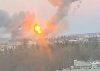 പാകിസ്ഥാനിലെ സിയാൽകോട്ട് സൈനിക ഡിപ്പോയിൽ പൊട്ടിത്തെറിയും തീപിടുത്തവും; അട്ടിമറിയെന്ന് അഭ്യൂഹം (വീഡിയോ)