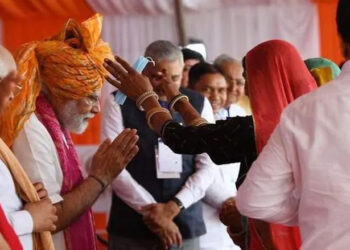 ഗുജറാത്തിൽ ലക്ഷക്കണക്കിന് സ്ത്രീകളുടെ അനുഗ്രഹാശിസ്സുകൾ ഏറ്റുവാങ്ങി പ്രധാനമന്ത്രി; അമൂല്യ സന്ദർഭമെന്ന് വിശേഷിപ്പിച്ച്, കണ്ണ് നിറഞ്ഞ് മോദി