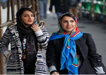 ഹിജാബ് വേണ്ട, വസ്ത്ര സ്വാതന്ത്ര്യം ആവശ്യപ്പെട്ട് ഇറാനിൽ സ്ത്രീകളുടെ പ്രതിഷേധം: ട്വിറ്ററിൽ നോ ടു ഹിജാബ് ഹാഷ്ടാഗ്  വീഡിയോ വൈറലാകുന്നു