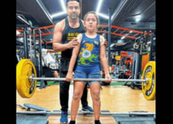 ഭാരോദ്വഹനത്തിലെ ഇന്ത്യയുടെ ഭാവി വാഗ്ദാനം; 10 വയസുകാരി മൂന്ന് വിഭാഗങ്ങളിലായി ഉയർത്തിയത് 102.5 കിലോ