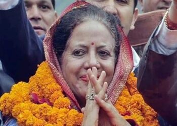 മുഖ്യമന്ത്രി ആരാകും? ഹിമാചല് കോണ്ഗ്രസില് പോര് തുടങ്ങി; പ്രതിഭ സിംഗും മറ്റ് രണ്ടുപേരും രംഗത്ത്