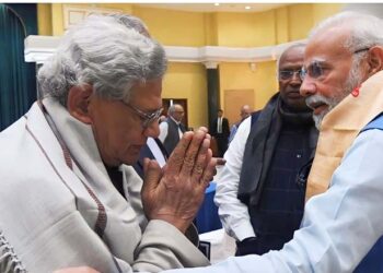 ‘യെച്ചുരിയുടെ കൈകൂപ്പിയുള്ള ആ നിൽപ്പ് കണ്ടില്ലേ, ജീവിച്ചിരിപ്പുണ്ട് എന്ന്  ഓർക്കാൻ അവസരം തന്ന മോഡിക്ക് നന്ദി പറയുകയായിരുന്നു യെച്ചുരി’;ജിതിൻ ജേക്കബ് എഴുതുന്നു