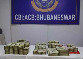 അനധികൃത സ്വത്ത് സമ്പാദനം: മുൻ ഇന്ത്യൻ റെയിൽവേ ഉദ്യോഗസ്ഥനിൽ നിന്ന് സിബിഐ കണ്ടെടുത്തത് 1.57 കോടി രൂപയും 17 കിലോ സ്വർണവും