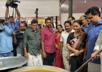 സംസ്ഥാന സ്കൂൾ കലോത്സവം; കോഴിക്കോടിന് ഇനി പഴയിടരുചിയുടെ നാളുകൾ; പായസം കുടിച്ച് ഭക്ഷണശാല ഉദ്ഘാടനം ചെയ്ത് മന്ത്രിമാർ