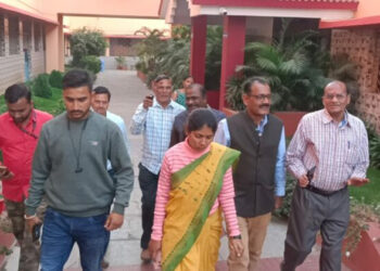 നെറ്റിയിൽ കുറിയും കയ്യിൽ ചരടും പാടില്ല; ഹിന്ദി സംസാരിച്ചാൽ ഭീമമായ തുക പിഴയീടാക്കും; മിഷണറി സ്കൂളിനെതിരെ പരാതിയുമായി വിദ്യാർത്ഥികൾ