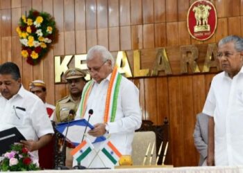 സജി ചെറിയാൻ വീണ്ടും മന്ത്രിയായി സത്യപ്രതിജ്ഞ ചെയ്തു; ജനങ്ങൾക്ക് തന്നെ തിരിച്ചറിയാൻ സഹായിച്ച സമയമാണ് കടന്നുപോയതെന്ന് ആദ്യ പ്രതികരണം