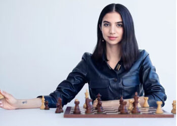 ”പണ്ട് ക്യാമറയ്ക്ക് മുന്നിൽ മാത്രം ഹിജാബ് ധരിക്കുമായിരുന്നു; ശിരോവസ്ത്രം ധരിച്ചാൽ ഞാൻ ഞാനല്ലാതെയാകും, ഇനി വയ്യ”; ഇറാനിയൻ ചെസ് താരം സാറ ഖദീം പറയുന്നു