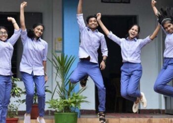 സ്‌കൂൾ യൂണിഫോമിലും ലിംഗസമത്വം വേണം, പാന്റ്‌സും ഷർട്ടും കൂടുതൽ സൗകര്യപ്രദം; ട്രാൻസ്‌ജെൻഡർ കുട്ടികൾ എല്ലാ വസ്ത്രത്തിലും സൗകര്യപ്രദമായിരിക്കില്ലെന്ന് എൻസിഇആർടി